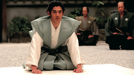 瑛太が赤ん坊を抱っこ＆家族への思いを激白！　『一命』インタビュー映像到着