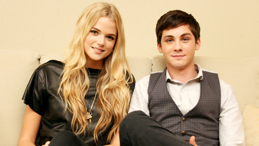 『三銃士』ローガン・ラーマン＆ガブリエラ・ワイルド　相思相愛、でも美女は手強い？