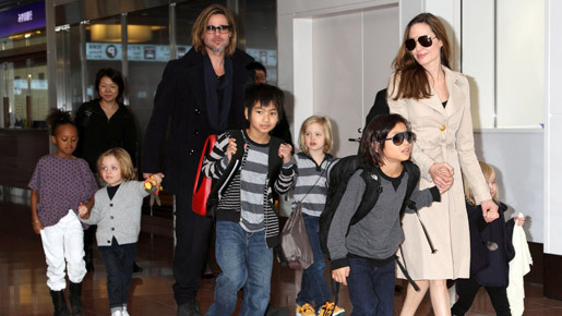 ブラッド・ピット、アンジーと6人の子供たちを連れて2年ぶりの来日