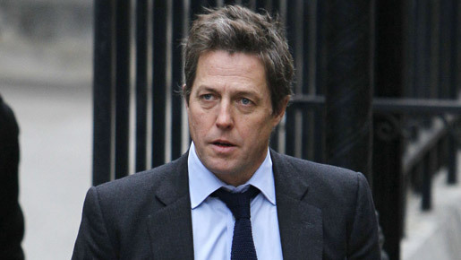 ヒュー･グラント、日曜紙による盗聴事件に関する調査委員会で被害について証言