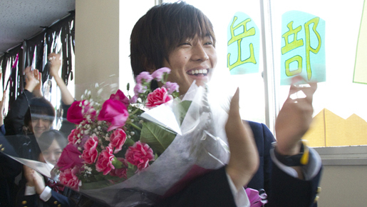 難役乗り越え、会心の笑み　松坂桃李『アントキノイノチ』舞台裏の貴重な写真が到着