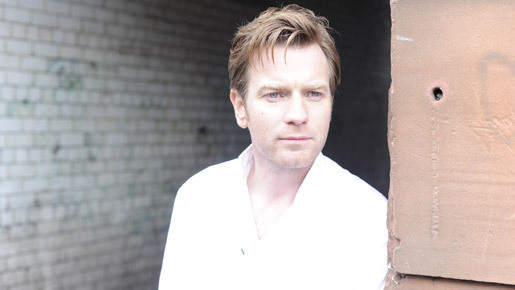 ユアン・マクレガー インタビュー「気恥ずかしさなんて気にしない、恋愛映画が好き」