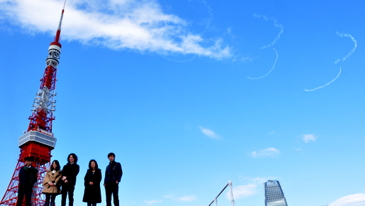 東京タワー上空に「333」　東京五輪開幕式再現に吉岡秀隆、堀北真希ら感動！