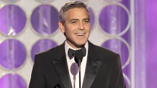 ゴールデン･グローブ賞受賞のG･クルーニー　盟友ブラピの杖を手に登壇、功績を称賛