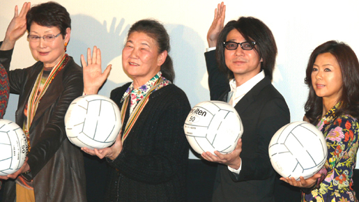 吉岡秀隆「なでしこもいいけど、魔女も最高」　本物の金メダルに大興奮！