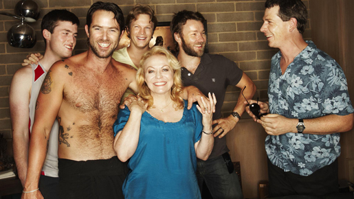 タランティーノも絶賛した衝撃作『アニマル・キングダム』、“問題家族”映像が到着