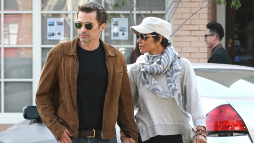 ハル・ベリーとの婚約を、お相手のオリヴィエ・マルティネスが認める