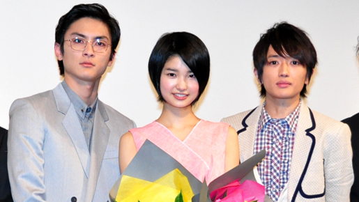 西島隆弘＆高良健吾のサプライズ花束に新人・三根梓、大感激！