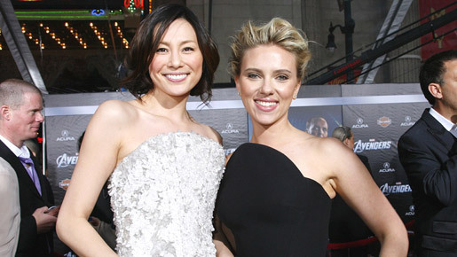 米倉涼子、セクシードレスでスカヨハとご対面！『アベンジャーズ』ワールド・プレミア