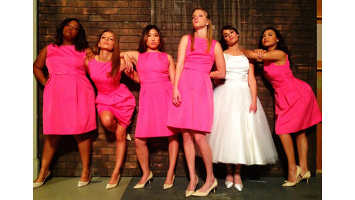 「glee／グリー」のキャストが“ブライズメイズ”に変身!?　ツイッター上で写真公開