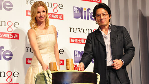 真田広之は撮影以外でもよき“先生”？　ドラマ「リベンジ」主演女優が初来日