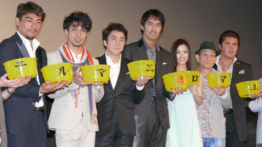 濃い顔俳優論争に終止符！　惜しくも2位の阿部寛は「悔しい」と言いつつ満面の笑み