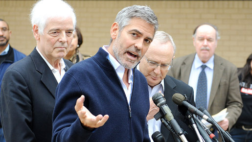 G・クルーニー宅でオバマ大統領選挙資金集めパーティ開催　シメにはバスケットボール