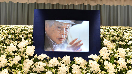 新藤兼人監督、教え子やスタッフの涙と祈りに見送られ旅立つ