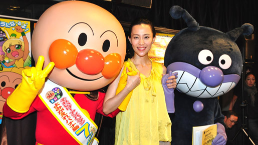 木村佳乃、娘はアンパンマンの人形がお気に入り