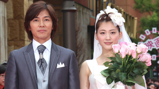 “ホタル”綾瀬はるか、ウエディングドレス姿を披露「きつくないか心配だった…」