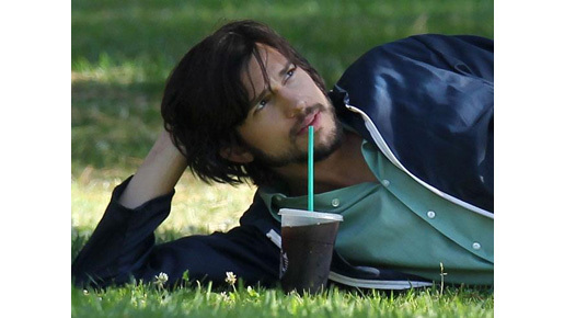 アシュトン・カッチャーの番組製作会社がカリフォルニア州に約1億円の損害賠償を請求