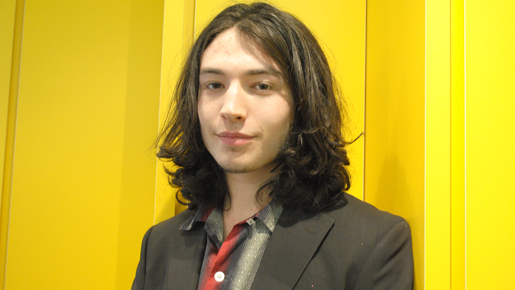 “危険すぎる”息子役で注目の新星、エズラ・ミラー　素顔は「とっても正直な息子」？