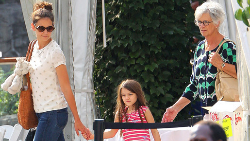 ケイティ・ホームズ、愛娘をカトリック系の名門女子校に入学させる？