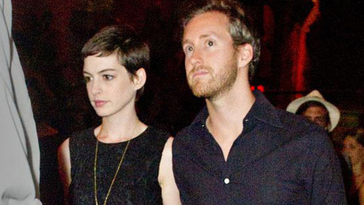 アン・ハサウェイが妊娠？　家族や親友を招いた夕食パーティで公表