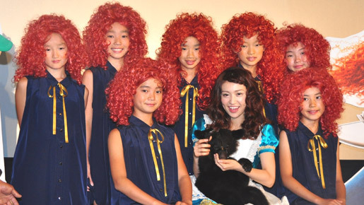 大島優子、生後6か月のこぐまをムギュー！