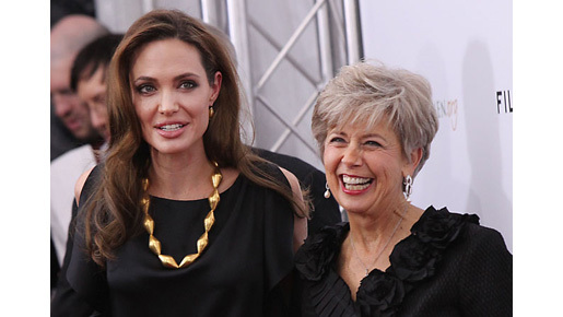 アンジー、ブラピとの結婚を前に骨肉の嫁姑バトル勃発!?