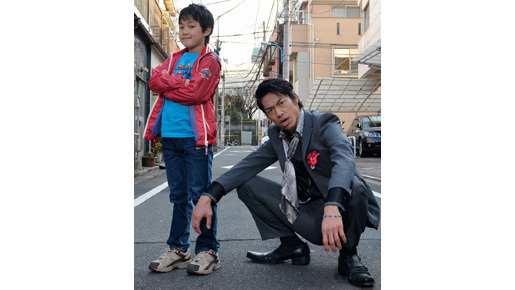 AKIRAが元ヤン＆ホストの父親に！　主演作『ワーキング・ホリデー』、今秋公開