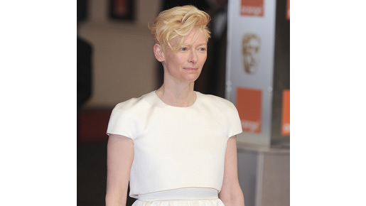 T・スウィントン「まるでシンデレラ」　ファッションを題材にしたSF短編映画に出演！