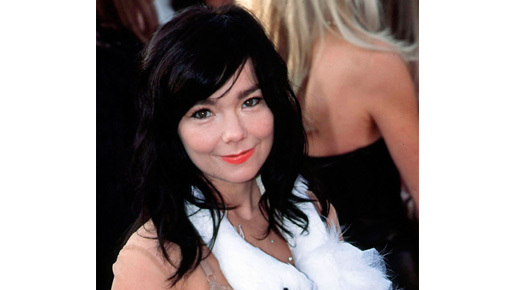 ビョーク、憧れの英プロデューサーと音楽ドキュメンタリーを制作へ