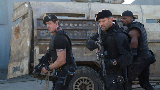 『アベンジャーズ』に宣戦布告！　『エクスペンダブルズ2』殴りこみ映像、到着