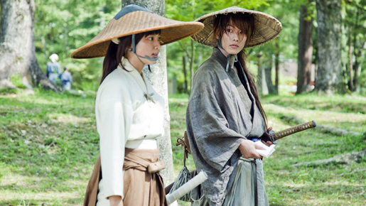 『るろうに剣心』佐藤健＆武井咲が“噛む”NGシーンがCMに！　