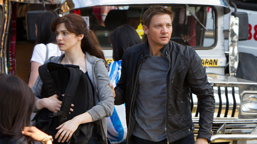 極寒の氷河にジェレミー・レナーが裸でダイブ？　『ボーン・レガシー』メイキング映像