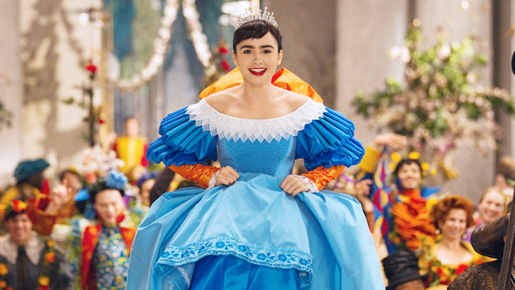 リリー・コリンズが父親ゆずりの美声を披露　『白雪姫と鏡の女王』本編映像が到着！