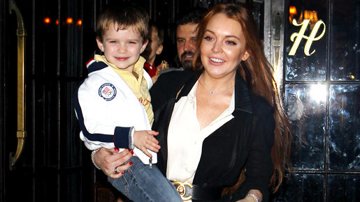 肺感染症で入院したリンジー・ローハン、無事退院。共演者、C・シーンについて語る