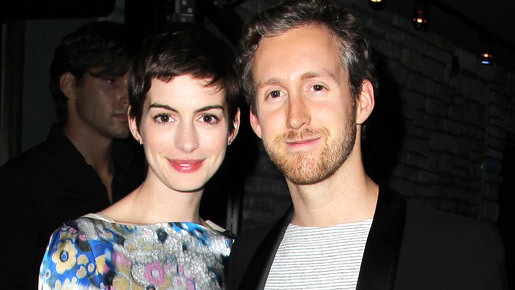 アン・ハサウェイ、交際4年の婚約者とカリフォルニアで挙式