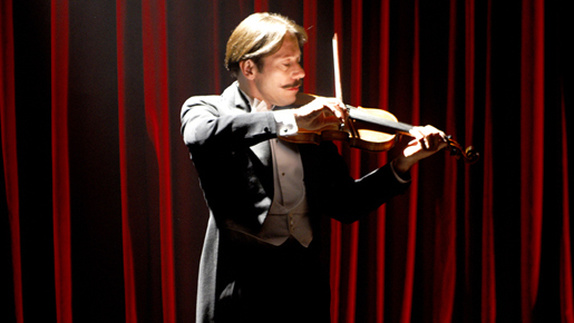 【シネマモード】初めて見るイラン　『チキンとプラム　あるバイオリン弾き、最後の夢』