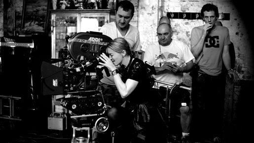 アーティストから職人へ！　マドンナの名監督ぶりを収めたメイキング写真が到着！