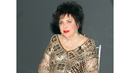 M・J、Forbes誌「亡くなったセレブの長者番付」でエリザベス・テイラーに抜かれる