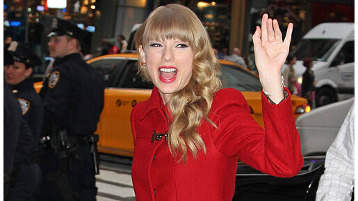 テイラー・スウィフト、ケネディ元米司法長官の孫である18歳のコナー・ケネディと破局