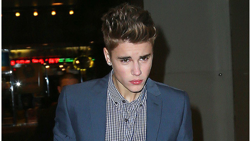 ジャスティン・ビーバー、セレーナ・ゴメスとゴージャスなモデルたちの間で優柔不断に