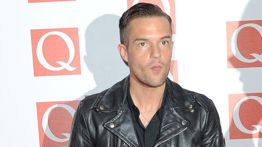 「ザ・キラーズ」、新曲PVにティム・バートン監督とウィノナ・ライダーを起用