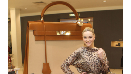 コム・デ・ギャルソンの川久保玲がエルメスとコラボ！　伝統のスカーフに新風吹き込む