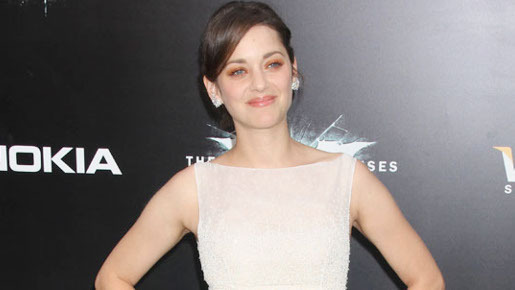 マリオン・コティヤールが、クリスチャン・ディオールのバッグをデザイン！