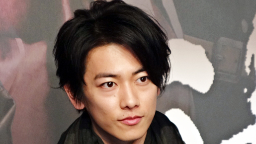 佐藤健、台湾で熱烈歓迎！　車で移動も、ファンのタクシー10台が追走!?