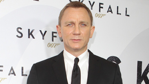『007 スカイフォール』、『アバター』を抜いて公開わずか40日目で歴代興行収入1位に