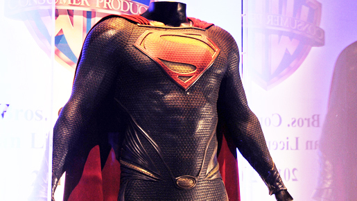 トレードマークの赤いブリーフを脱いだ!?　“スーパーマン”新コスチュームが初来日