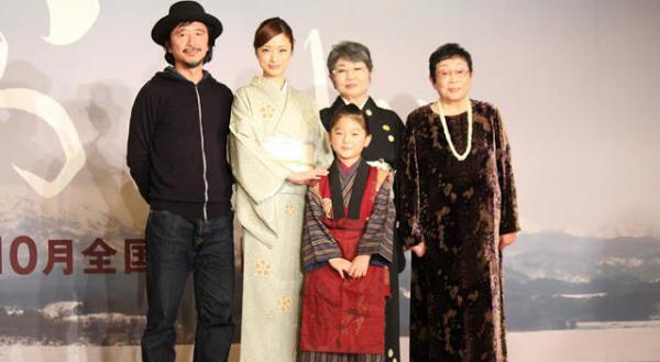 上戸彩、映画『おしん』でおしんの母親役に！　主演子役は2,500人から選ばれた新星