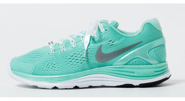 3月10日開催「名古屋ウィメンズマラソン2013」  大会限定のブルーカラーのナイキ限定シューズ