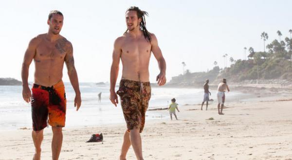 アーロン・ジョンソン＆テイラー・キッチュ　『野蛮なやつら』イケメンコンビに注目！