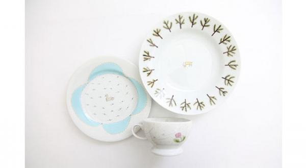 「ミナ ペルホネン」の手書きイラストをプリントしたリメイク テーブルウェアが登場